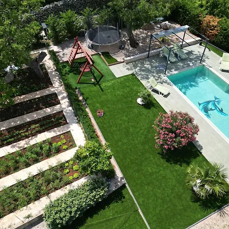 Anna - 4 Bedrooms, 4 Bathrooms, Heated Pool, Jacuzzi