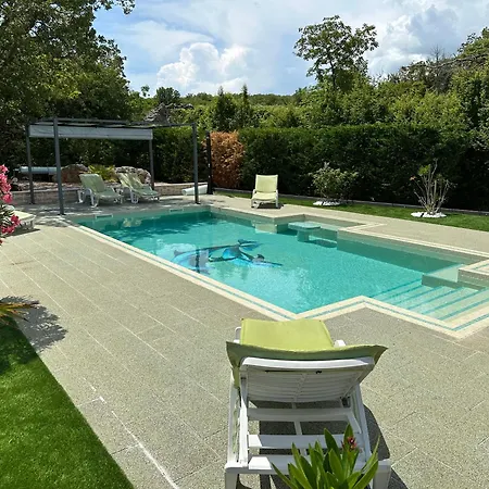 Anna - 4 Bedrooms, 4 Bathrooms, Heated Pool, Jacuzzi Villa Kornic