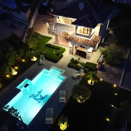 Anna - 4 Bedrooms, 4 Bathrooms, Heated Pool, Jacuzzi Vila