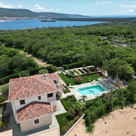 Anna - 4 Bedrooms, 4 Bathrooms, Heated Pool, Jacuzzi Kornić
