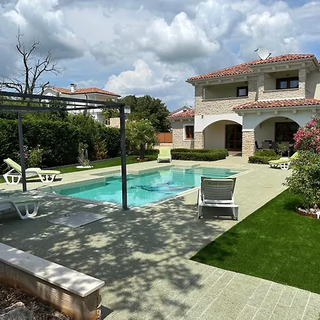 ヴィラ Anna - 4 Bedrooms, 4 Bathrooms, Heated Pool, Jacuzzi *
