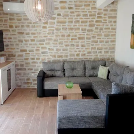 Anna - 4 Bedrooms, 4 Bathrooms, Heated Pool, Jacuzzi Vila